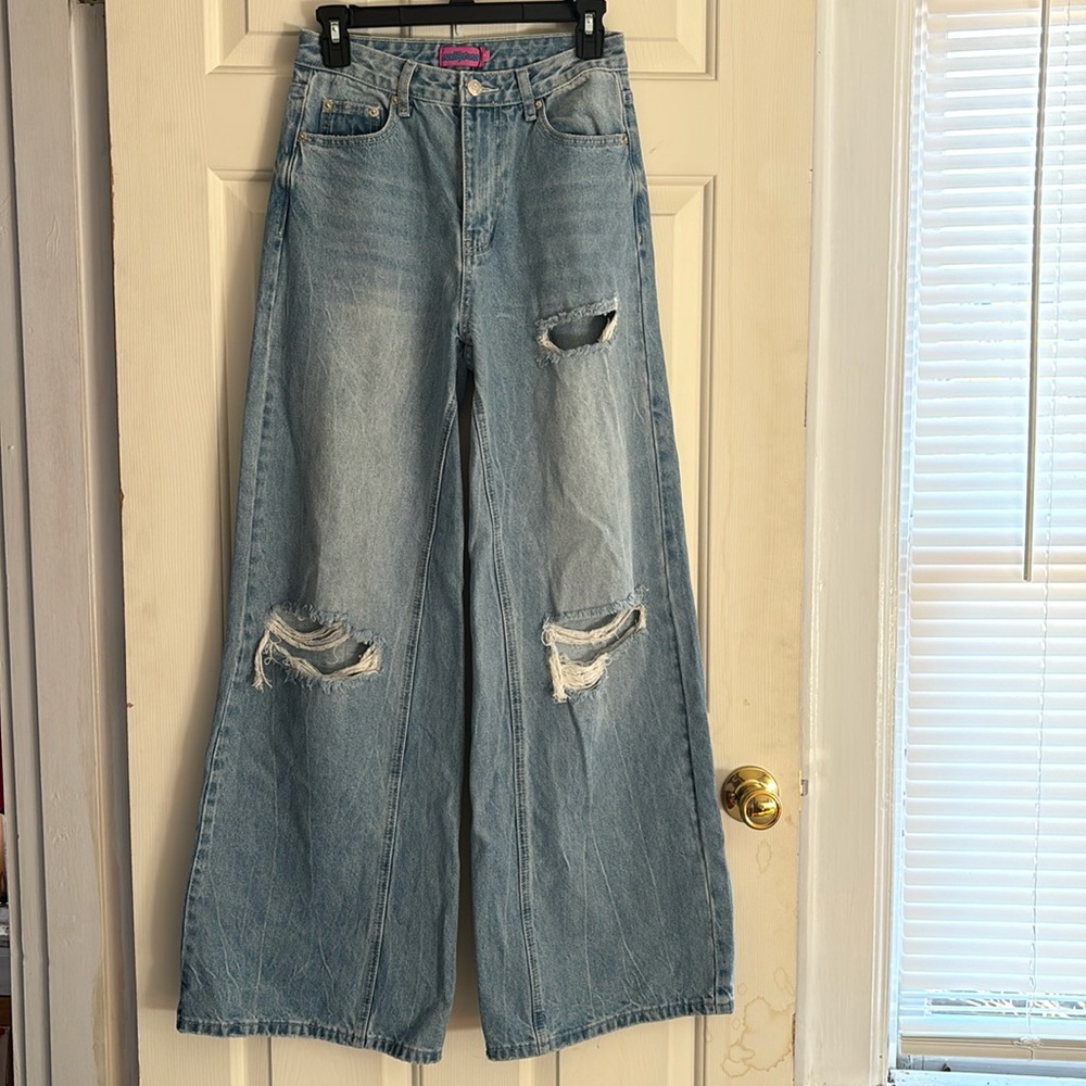 NWT Edikted wide leg jeans. Distressed. Size Small
